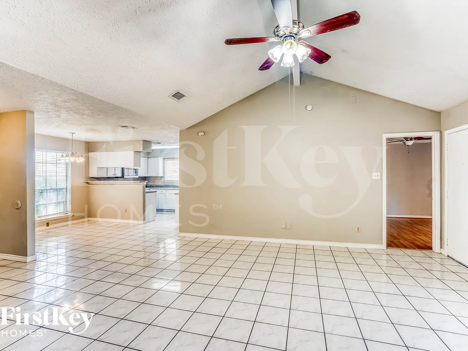 3 bed, 2.0 bath, 1350 sqft, $1,710 — Photo 3