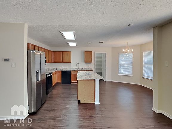 3rd image of 316 Willow Oak Dr
