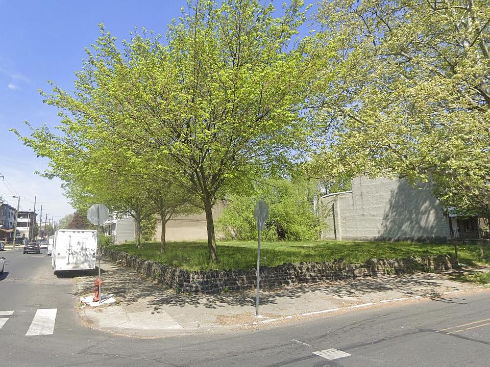 1st image of 2141 W Ontario St