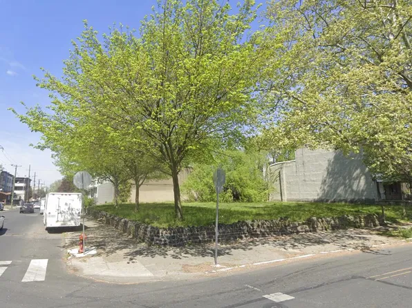 2141 W Ontario St, Philadelphia, PA 19140