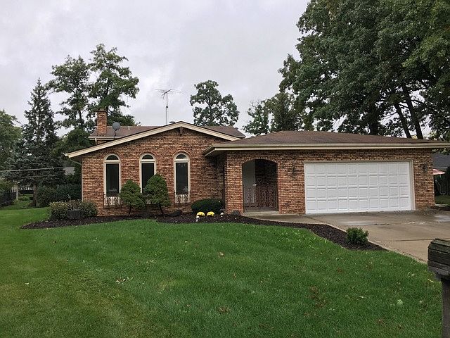 1st image of 215 Sherwood Dr