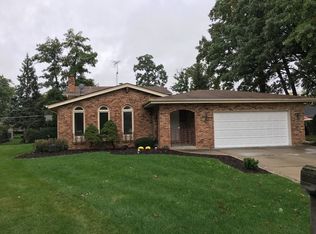 215 Sherwood Dr, Wood Dale, IL 60191