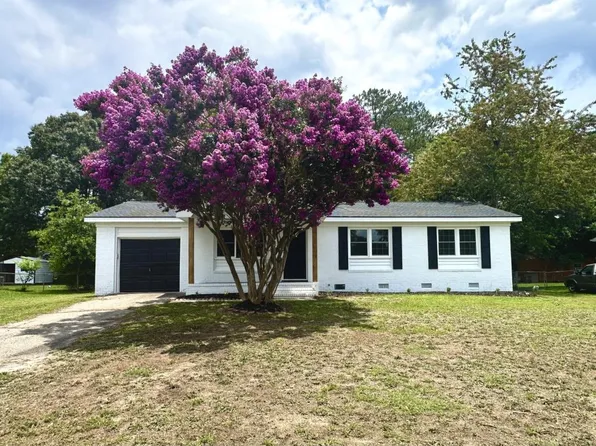 1609 Grandview Dr, Fayetteville, NC 28314