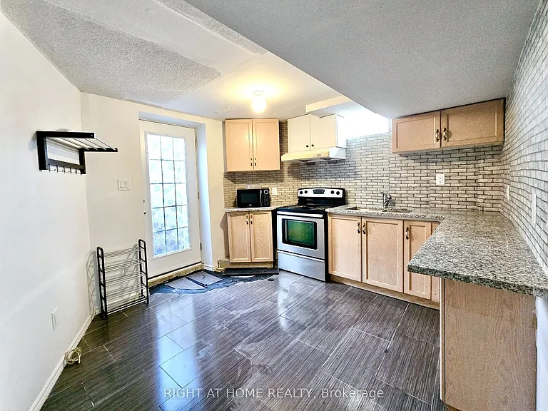 55 Velvet Grass Ln #B — Photo 2
