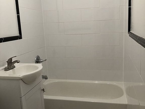 4th image of 271 E 10th St APT 14