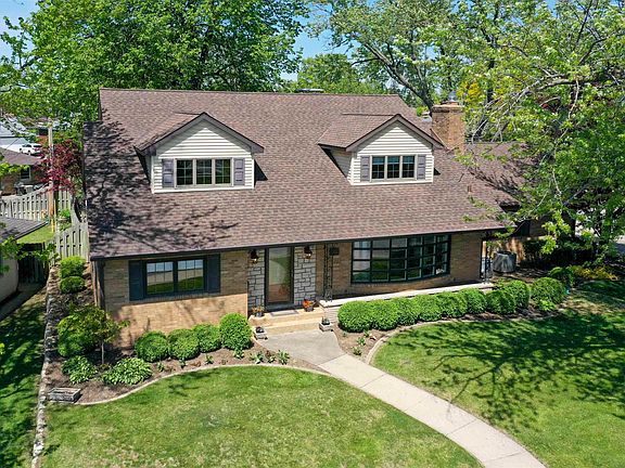 3rd image of 3823 N Pinehurst Ct