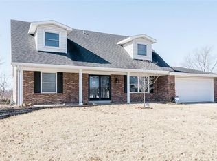 925 Mallory Dr, Saint Charles, MO 63303