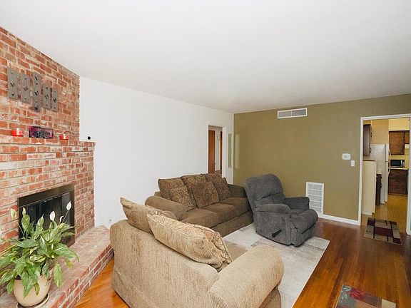 4th image of 3211 E Ashlan Ave