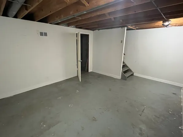 2336 W 54th St, Davenport, IA 52806