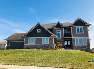 4375 NW 164th St, Clive, IA 50325
