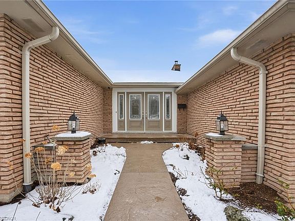 3rd image of 1995 Kerns Rd