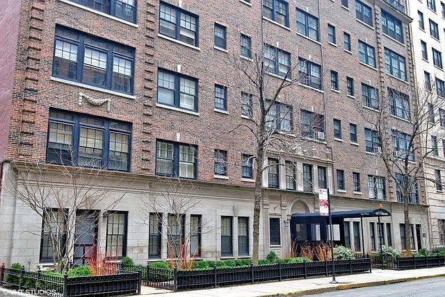 1st image of 230 E Delaware Pl APT 1E