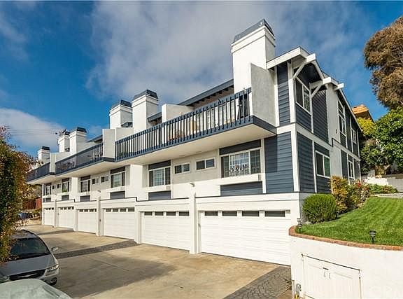 2nd image of 531 Avenue A #2