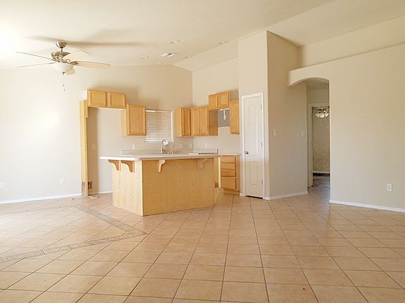 4th image of 2654 S Pinedale Ave
