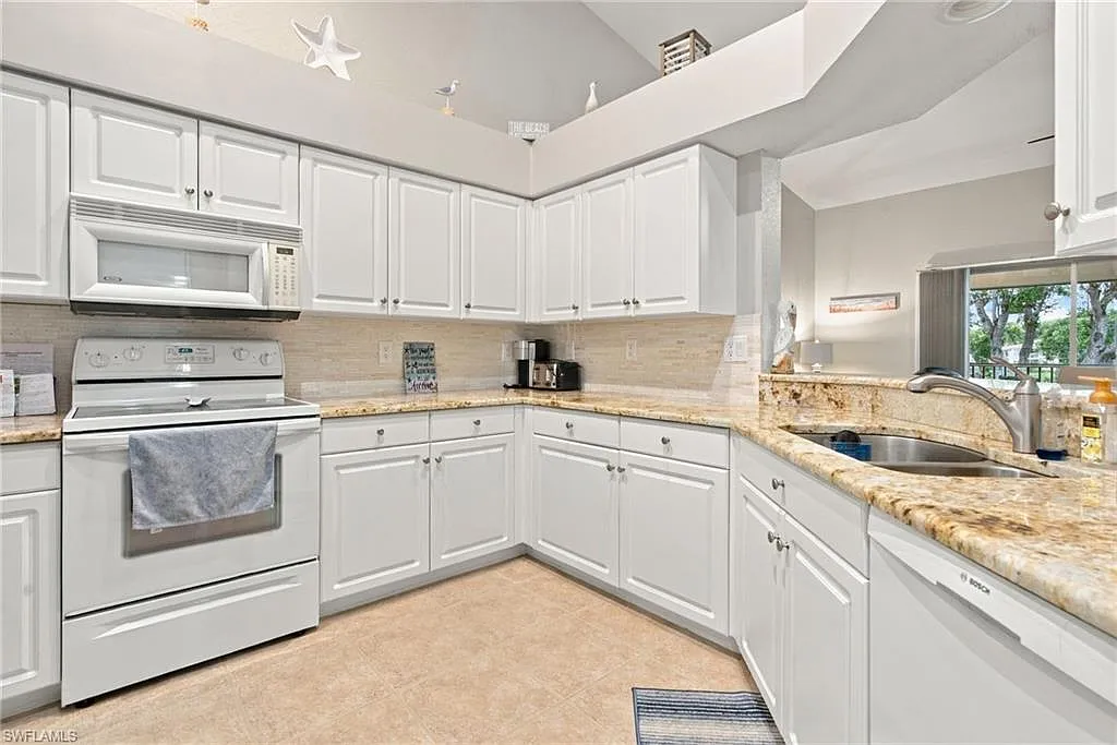 2 bed, 2.0 bath, 1635 sqft, $5,000 — Photo 3