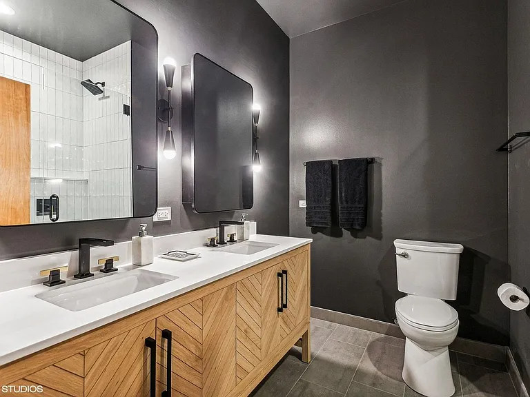 212 W Washington St #1703 — Photo 4