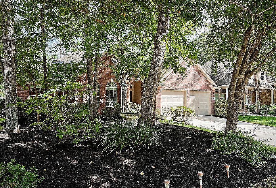 This is a 4 bedroom 2.5 Bath Single Story on an OVERSIZED Reserve lot- a rarity in The Woodlands.