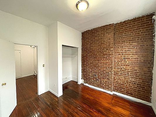 4th image of 158 1st Ave #5L