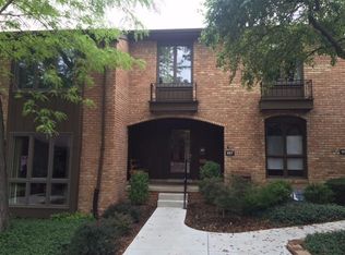 957 Greenhills Dr, Ann Arbor, MI 48105