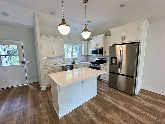 2nd image of 3002 Sheffield Ln