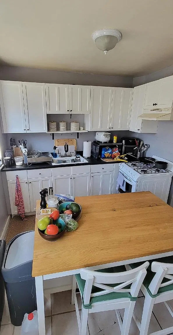 2 bed, 900 sqft, $2,400 — Photo 2