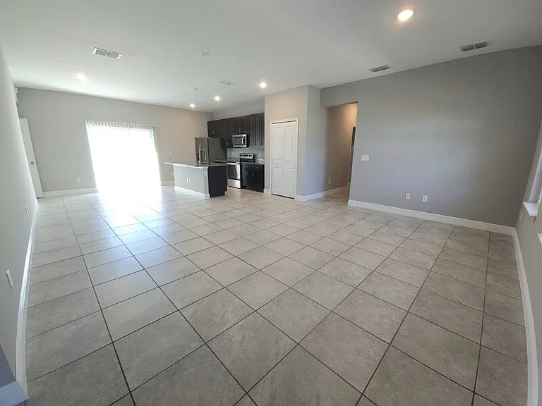 2210 SW 167th Pl — Photo 3
