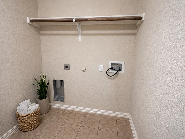 1150 Potter Ave — Photo 17