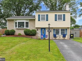 121 Briarwood Dr, Douglassville, PA 19518