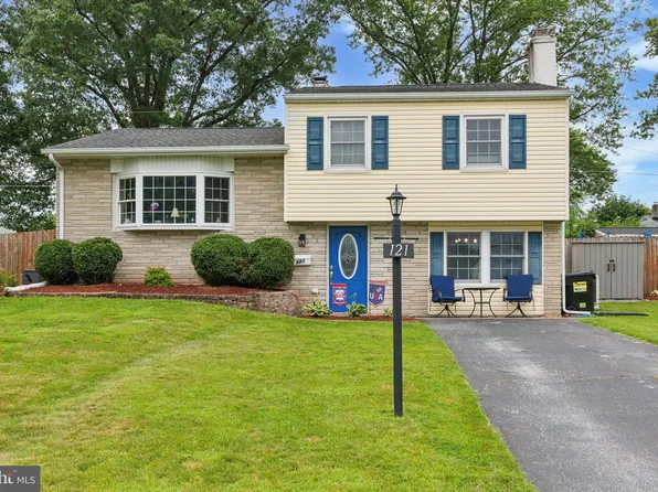 121 Briarwood Dr, Douglassville, PA 19518