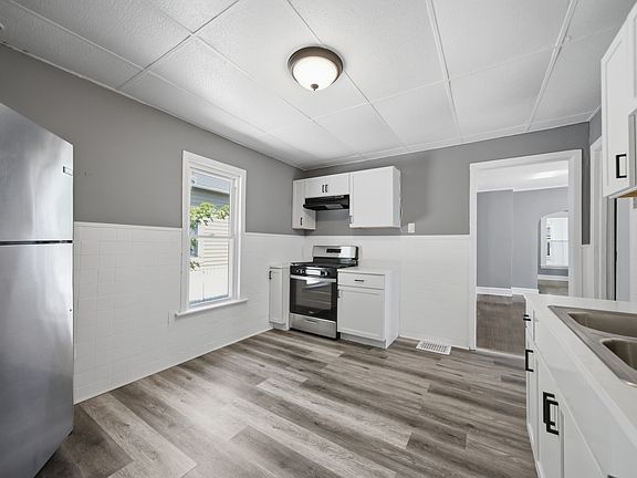 4th image of 124 N 11th Ave