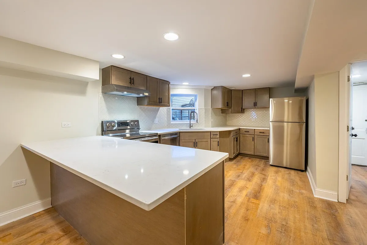 Building Photo - 2235 N Springfield Ave #G