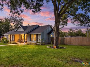 922 N Avenue F, Shiner, TX 77984