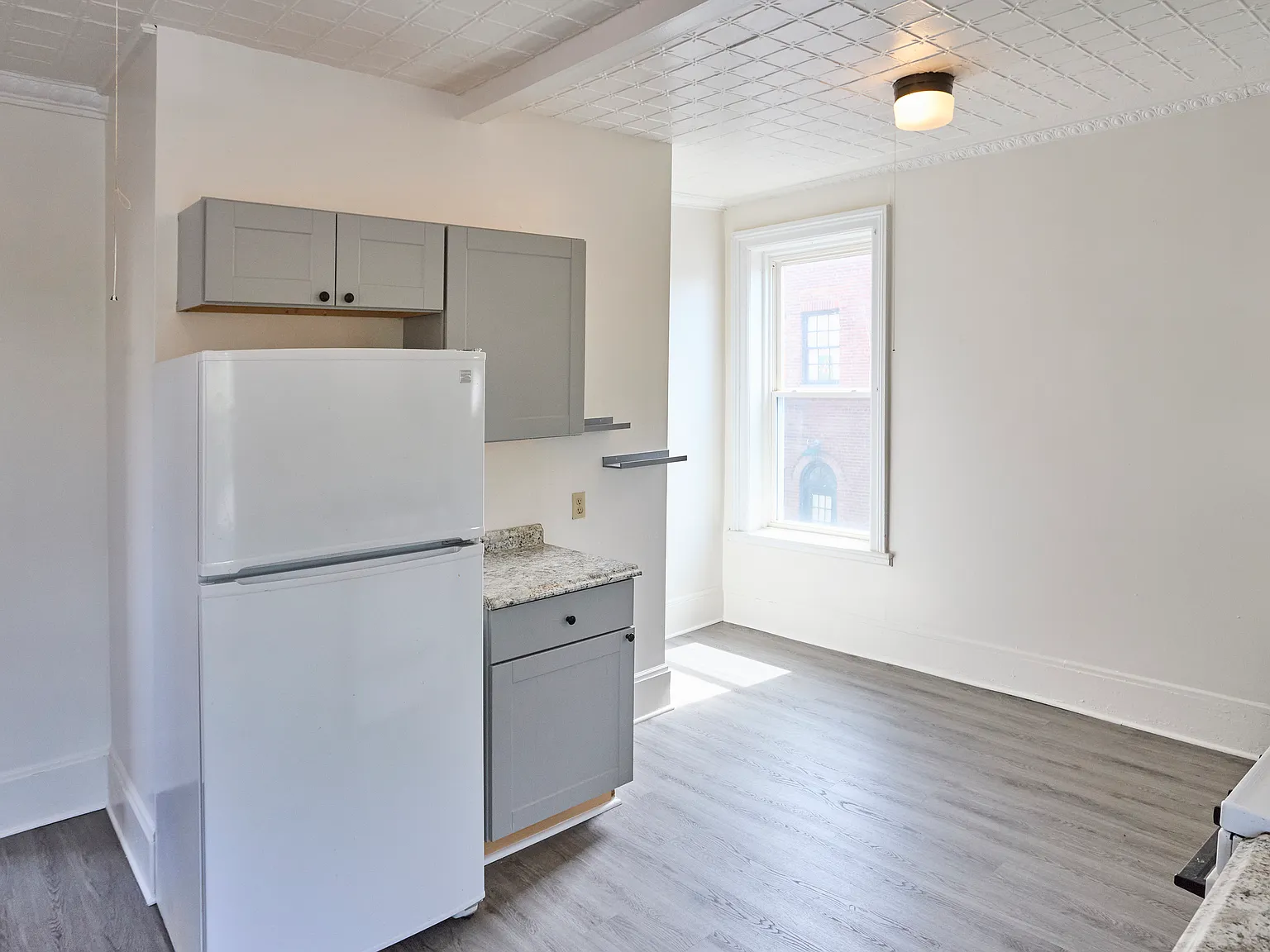 457 Main St — Photo 2
