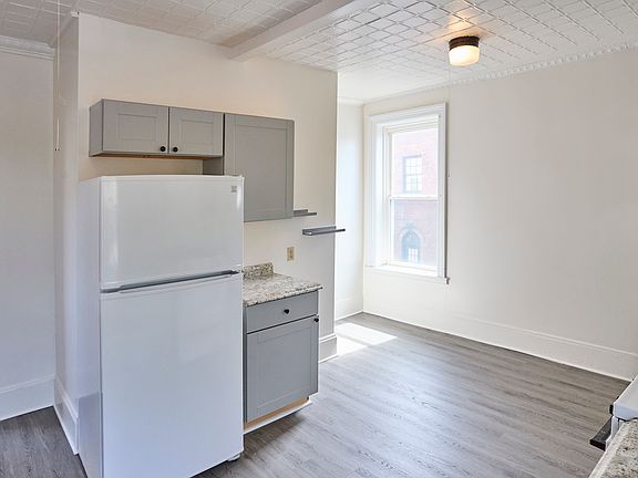 2nd image of 457 Main St APT 3