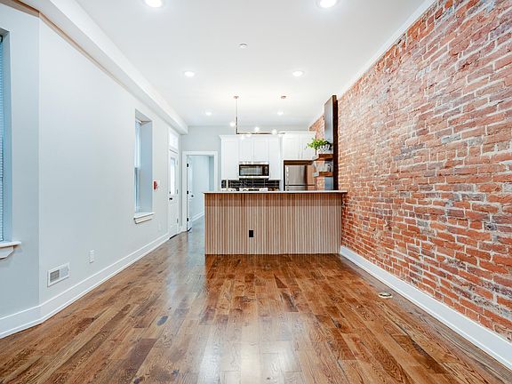 4th image of 2638 N 33rd St Unit 1