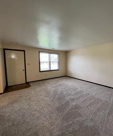 504 E Cook Rd — Photo 3