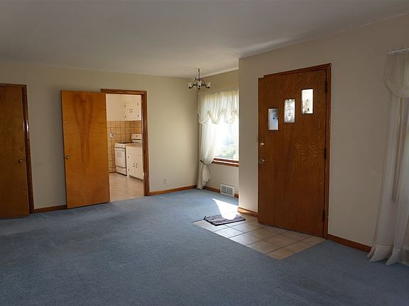 2nd image of 3212 Broadway
