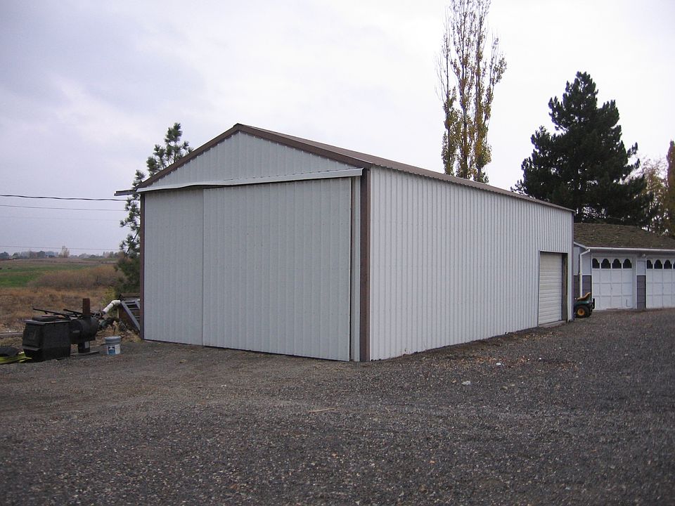 shop with 12 feet door
