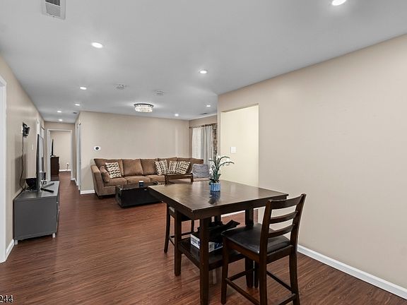 3rd image of 705 Downing Ct