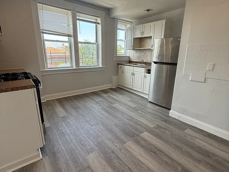 240 Paterson Ave #5 — Photo 13