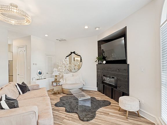 4th image of 2022 N Fitzhugh Ave APT C