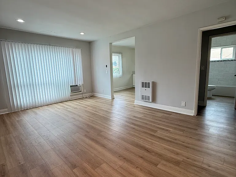 4747 Haskell Ave — Photo 10