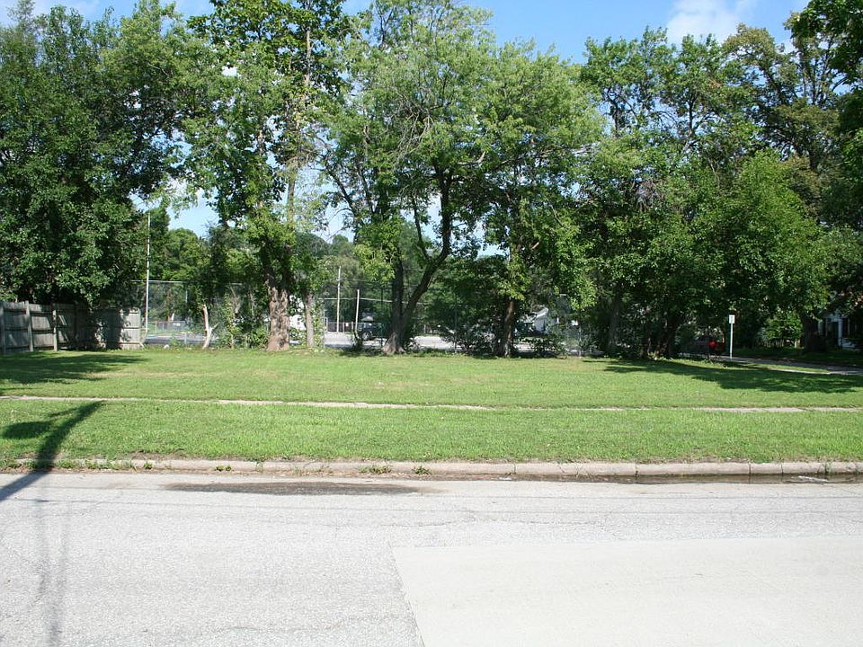 1st image of 834 Avenue F