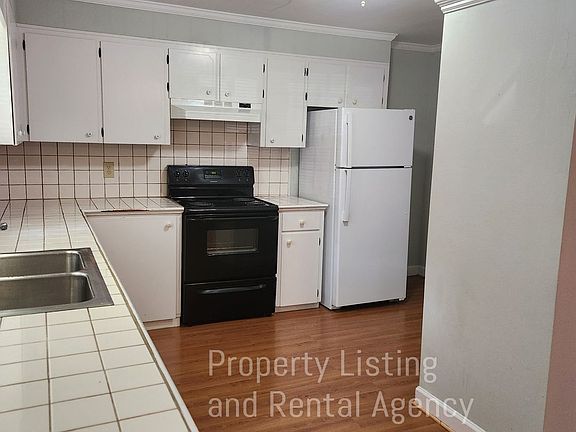 3rd image of 310 W Chestnut St #2
