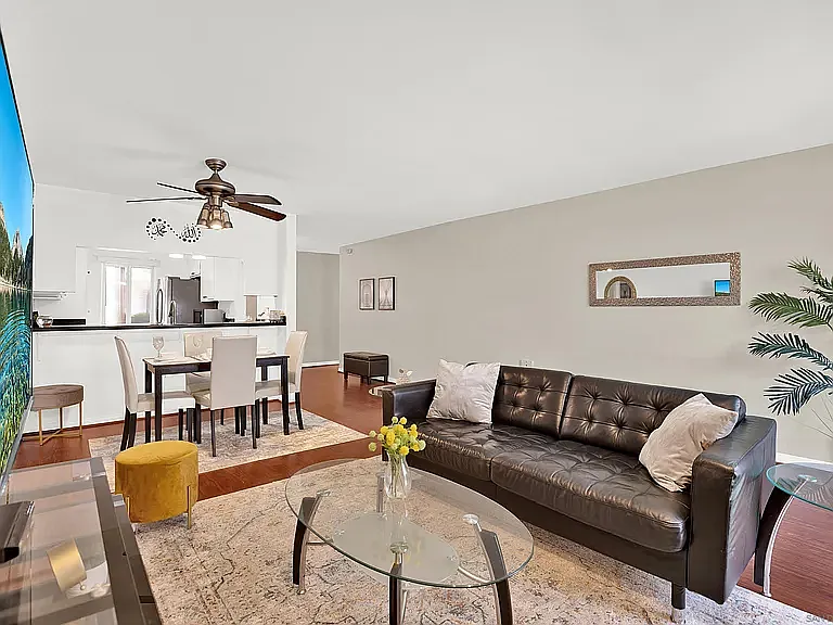 3 bed, 1112 sqft, $3,500 — Photo 3