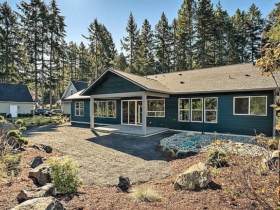 3rd image of 791 E Country Club Drive E