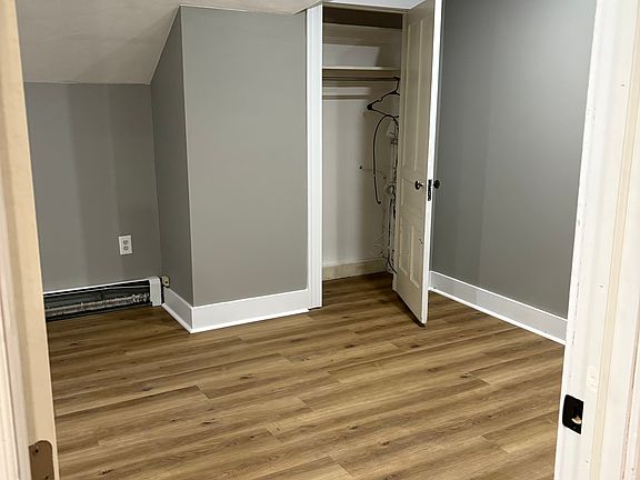 Bedroom for rent.