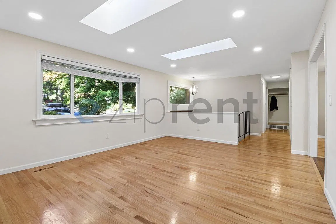 3 bed, 2043 sqft, $4,500 — Photo 3