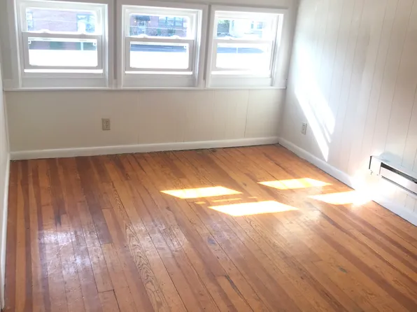 973 Reservoir Ave Floor 2, Cranston, RI 02910