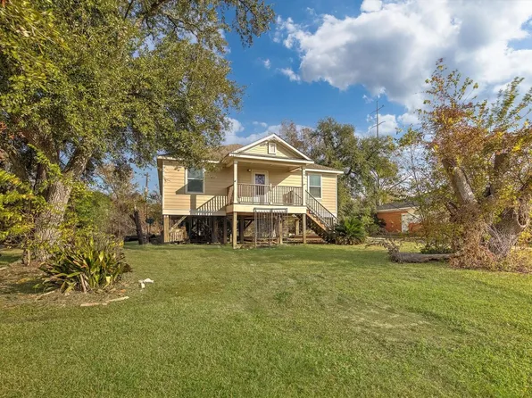 104 Macarthur St, Baytown, TX 77520
